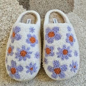 Katydid Flower Slippers SZ 6/7